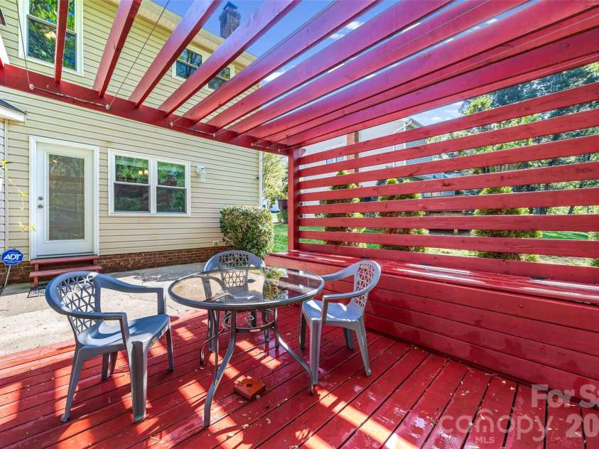 8607 Piccone Brook Lane, Charlotte, NC 28216.  MLS# CAR4360185, YatesRealty ID 14511. 
