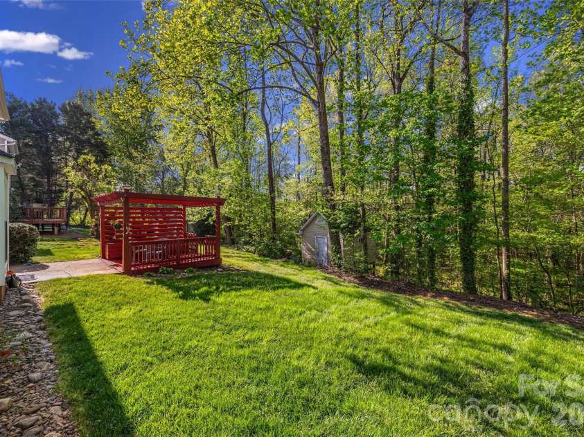 8607 Piccone Brook Lane, Charlotte, NC 28216.  MLS# CAR4360185, YatesRealty ID 14511. 