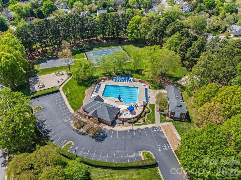 8607 Piccone Brook Lane, Charlotte, NC 28216.  MLS# CAR4360185, YatesRealty ID 14511. 