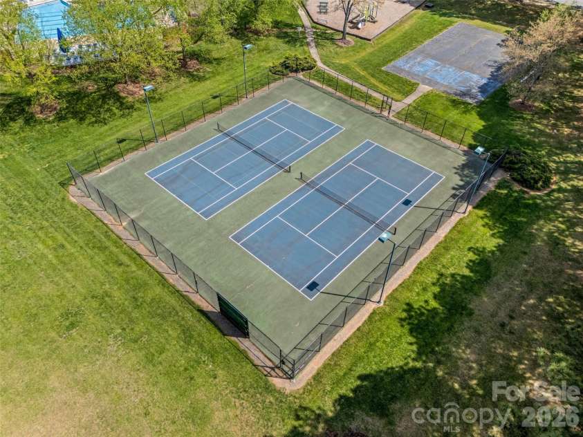 8607 Piccone Brook Lane, Charlotte, NC 28216.  MLS# CAR4360185, YatesRealty ID 14511. 