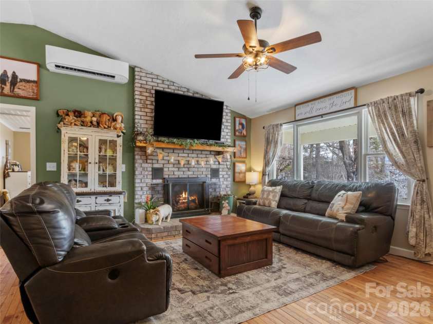 101 Hunters Ridge Road, Burnsville, NC 28714.  MLS# CAR4349904, YatesRealty ID 14513. 