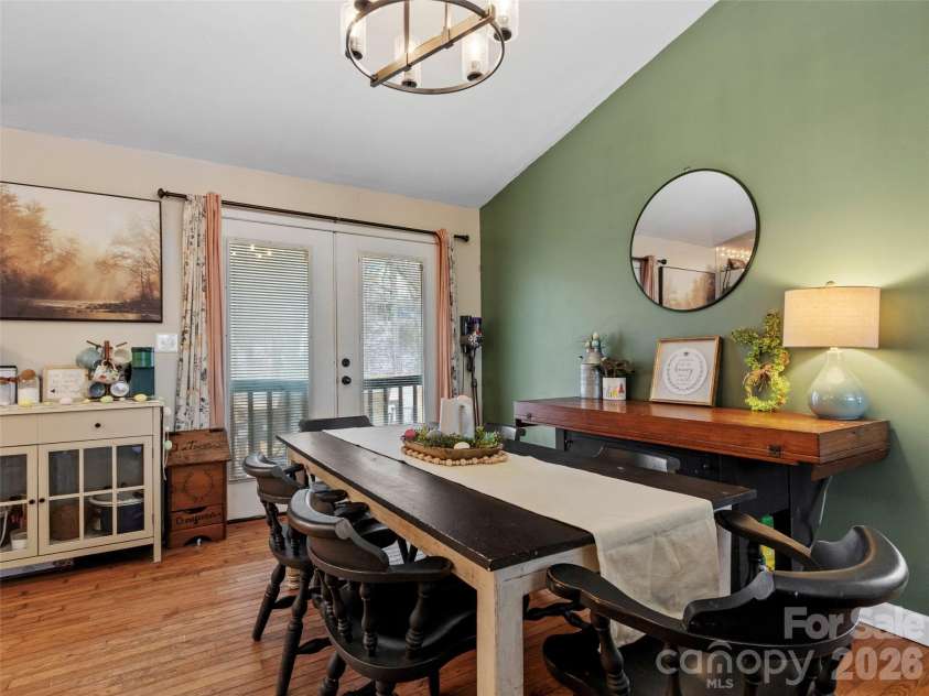 101 Hunters Ridge Road, Burnsville, NC 28714.  MLS# CAR4349904, YatesRealty ID 14513. 