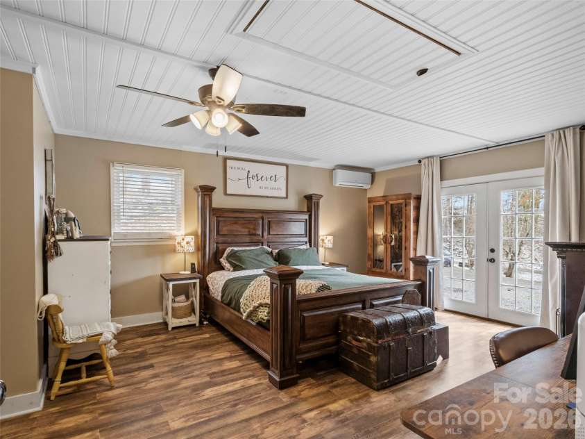 101 Hunters Ridge Road, Burnsville, NC 28714.  MLS# CAR4349904, YatesRealty ID 14513. 