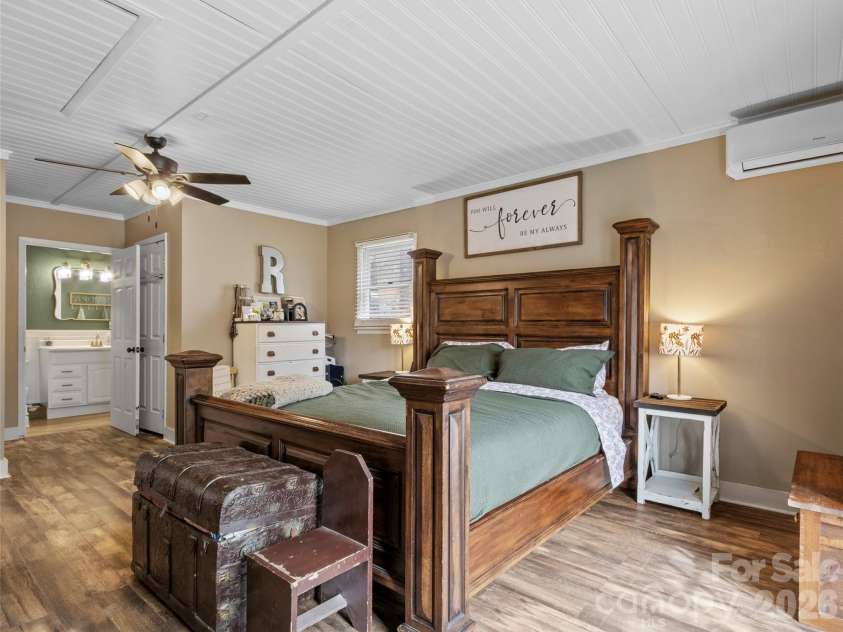 101 Hunters Ridge Road, Burnsville, NC 28714.  MLS# CAR4349904, YatesRealty ID 14513. 
