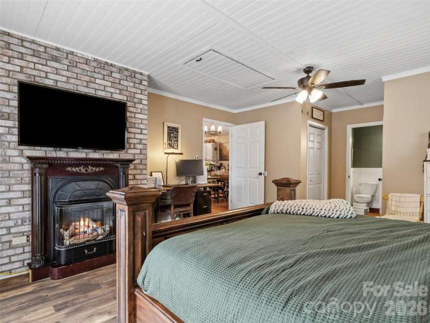 101 Hunters Ridge Road, Burnsville, NC 28714.  MLS# CAR4349904, YatesRealty ID 14513. 