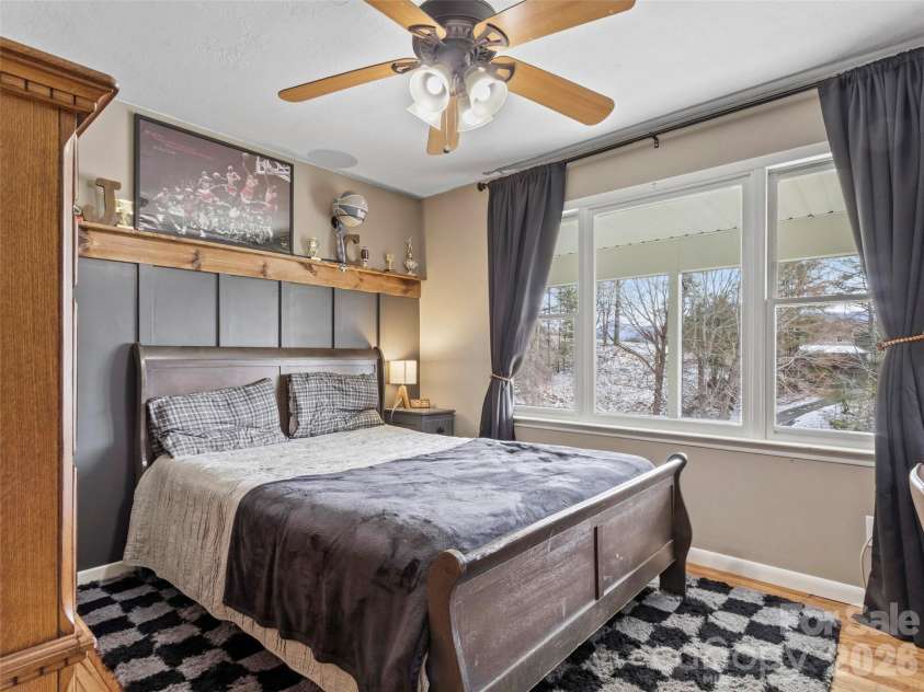 101 Hunters Ridge Road, Burnsville, NC 28714.  MLS# CAR4349904, YatesRealty ID 14513. 