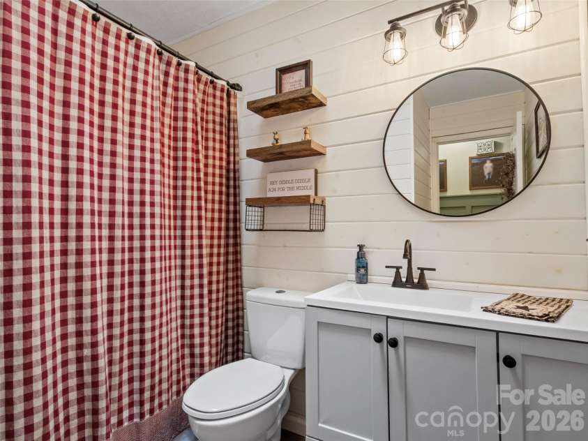 101 Hunters Ridge Road, Burnsville, NC 28714.  MLS# CAR4349904, YatesRealty ID 14513. 