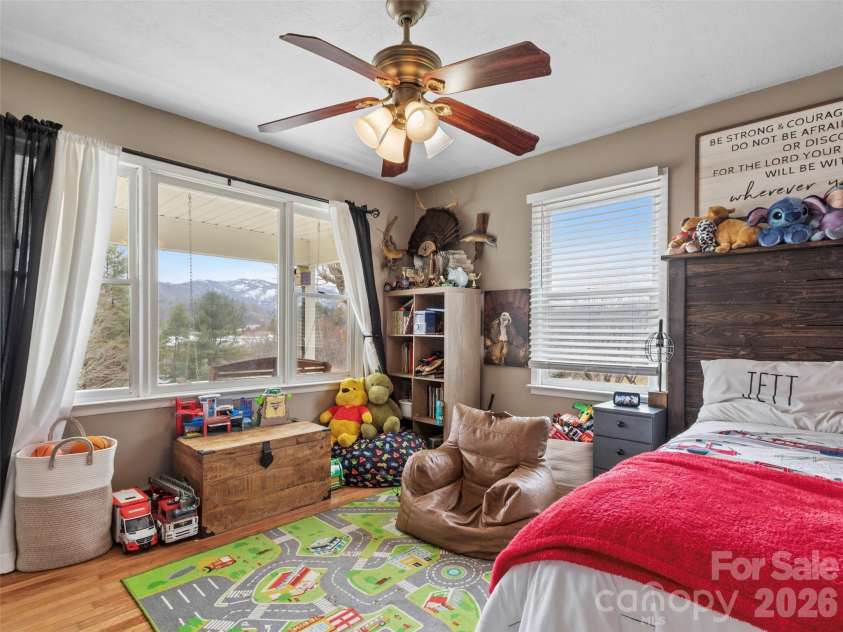 101 Hunters Ridge Road, Burnsville, NC 28714.  MLS# CAR4349904, YatesRealty ID 14513. 