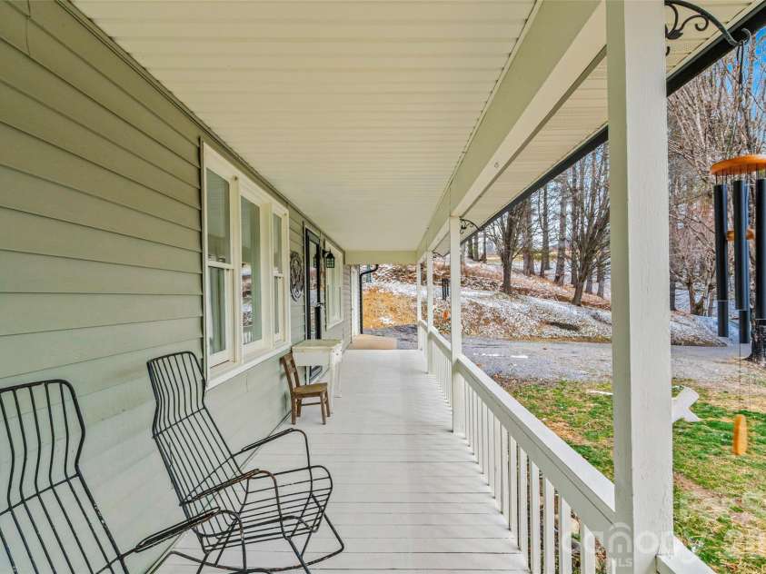 101 Hunters Ridge Road, Burnsville, NC 28714.  MLS# CAR4349904, YatesRealty ID 14513. 