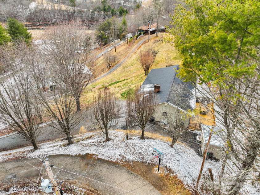 101 Hunters Ridge Road, Burnsville, NC 28714.  MLS# CAR4349904, YatesRealty ID 14513. 