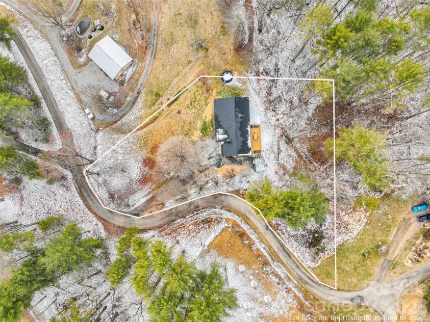 101 Hunters Ridge Road, Burnsville, NC 28714.  MLS# CAR4349904, YatesRealty ID 14513. 