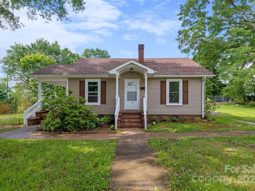 280 Pennsylvania Avenue, Spindale, NC 28160.  MLS# CAR4259421, YatesRealty ID 14513. 