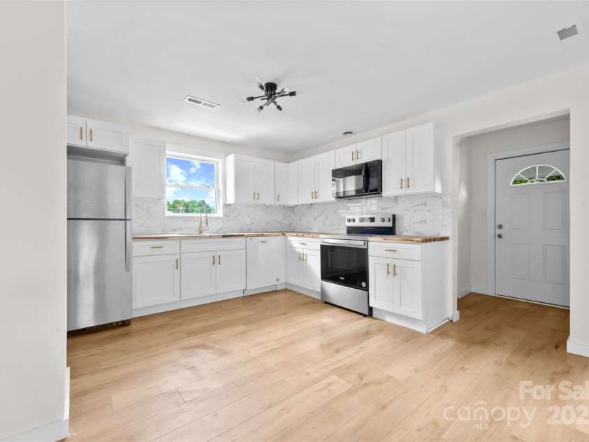 280 Pennsylvania Avenue, Spindale, NC 28160.  MLS# CAR4259421, YatesRealty ID 14513. 