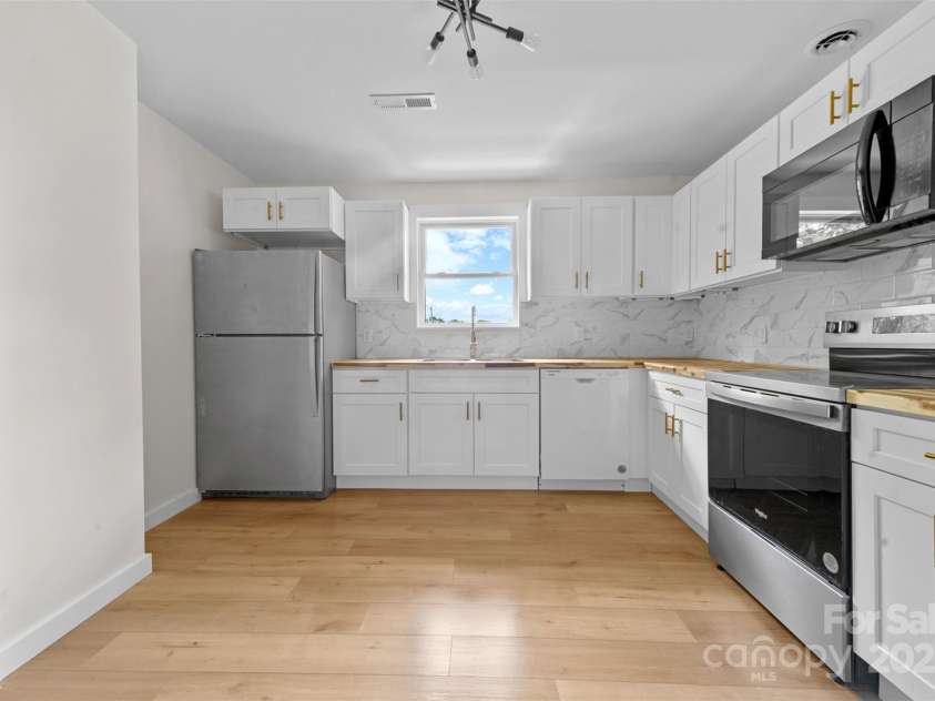 280 Pennsylvania Avenue, Spindale, NC 28160.  MLS# CAR4259421, YatesRealty ID 14513. 