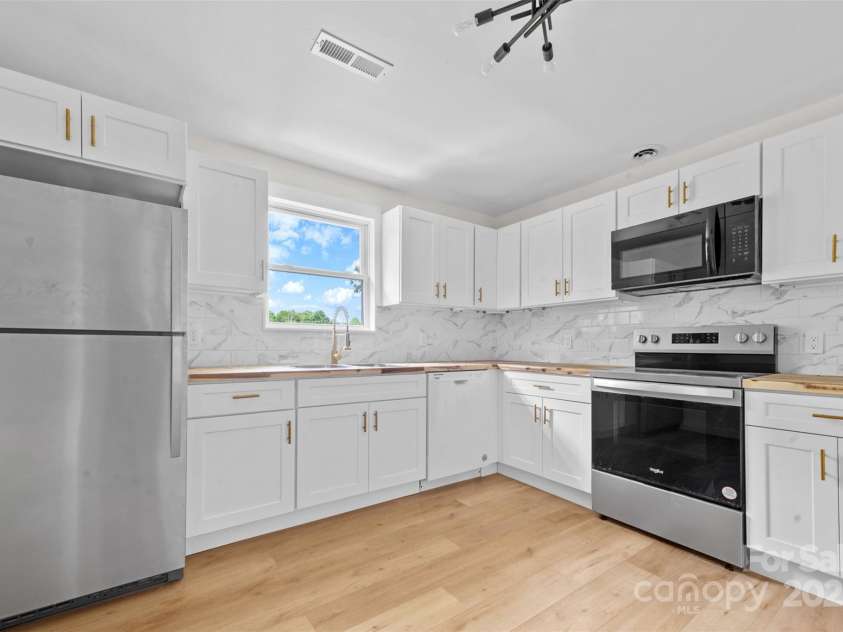 280 Pennsylvania Avenue, Spindale, NC 28160.  MLS# CAR4259421, YatesRealty ID 14513. 