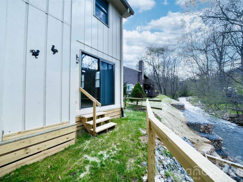 61 Riverside Villa Drive, Maggie Valley, NC 28751.  MLS# CAR4367041, YatesRealty ID 14514. 