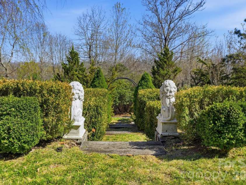301 Forge Crest Drive, Mills River, NC 28759.  MLS# CAR4369584, YatesRealty ID 14515. Gardens