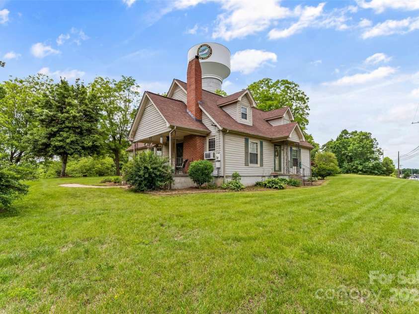 465 South Main Street, Granite Falls, NC 28630.  MLS# CAR4259409, YatesRealty ID 14515. 