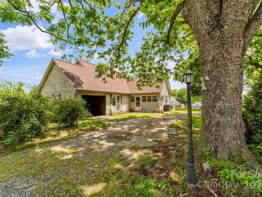 465 South Main Street, Granite Falls, NC 28630.  MLS# CAR4259409, YatesRealty ID 14515. 