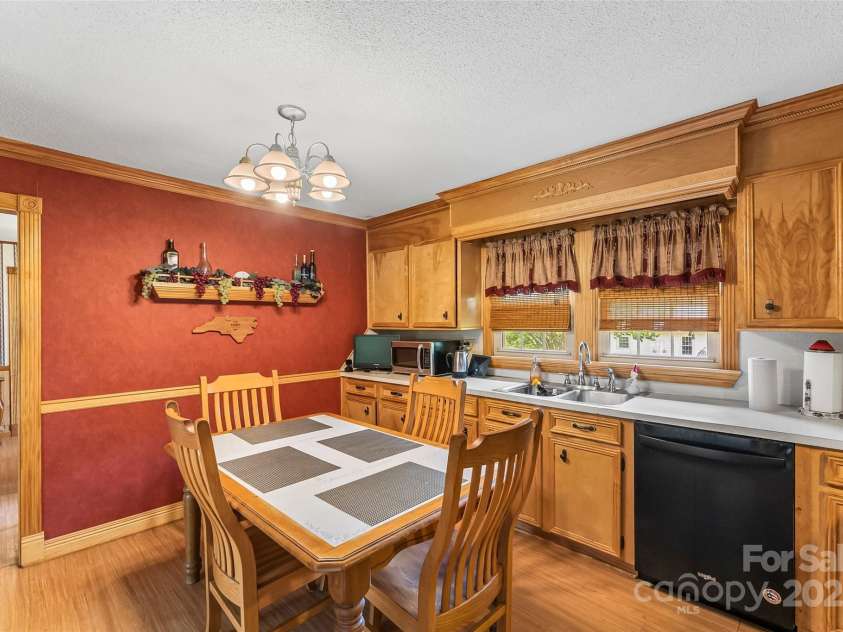 465 South Main Street, Granite Falls, NC 28630.  MLS# CAR4259409, YatesRealty ID 14515. 