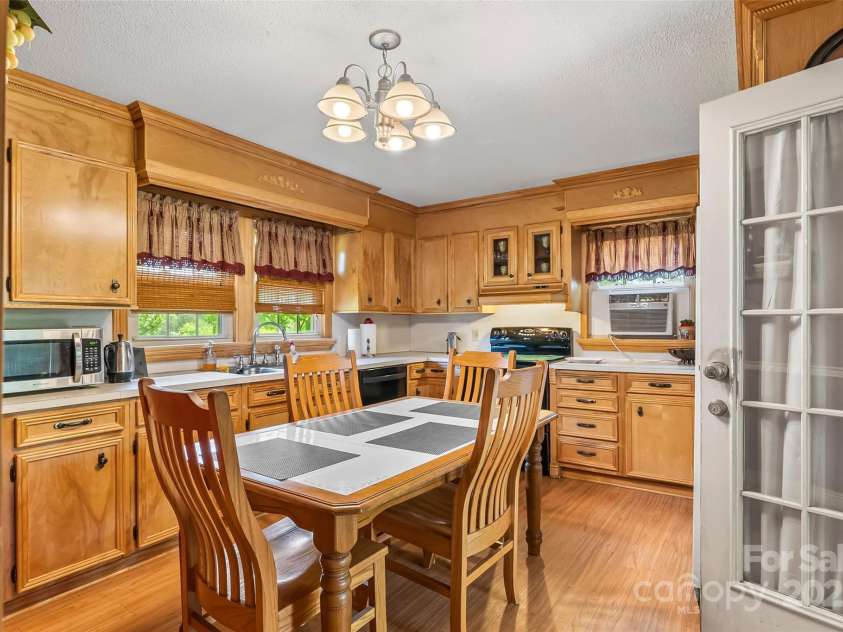 465 South Main Street, Granite Falls, NC 28630.  MLS# CAR4259409, YatesRealty ID 14515. 