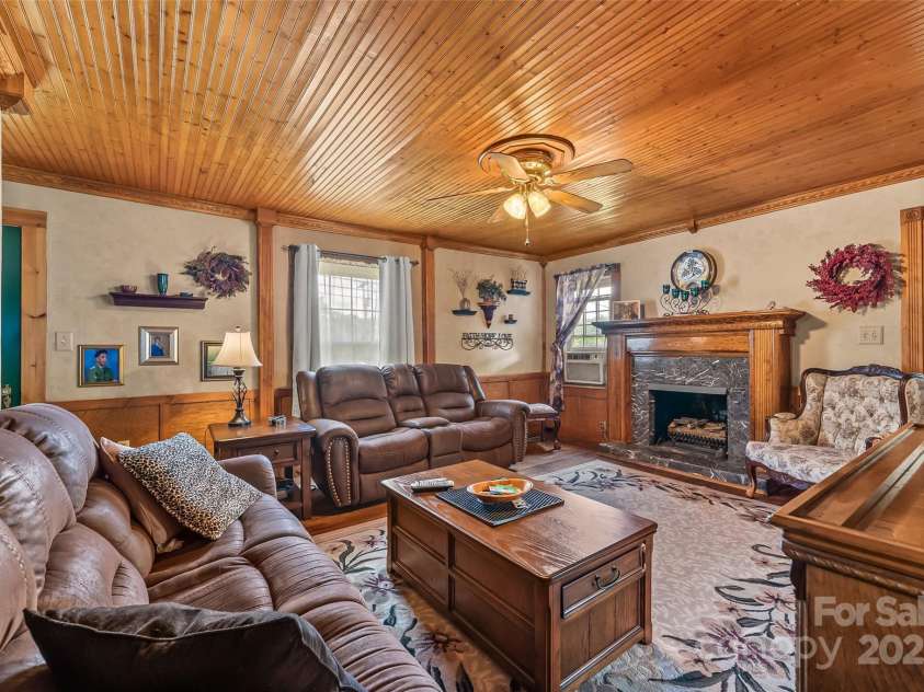 465 South Main Street, Granite Falls, NC 28630.  MLS# CAR4259409, YatesRealty ID 14515. 