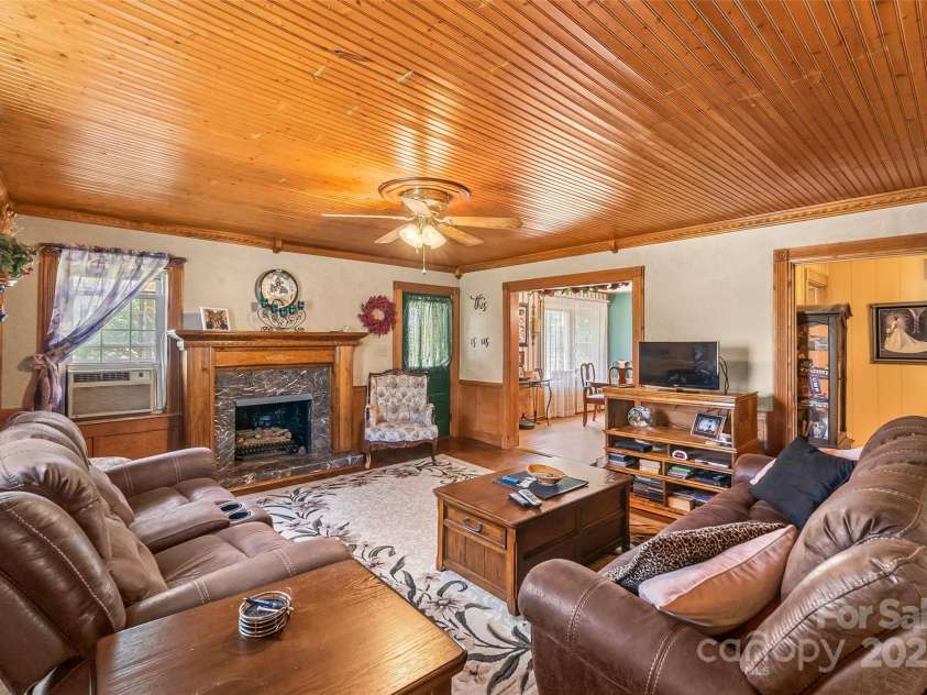 465 South Main Street, Granite Falls, NC 28630.  MLS# CAR4259409, YatesRealty ID 14515. 