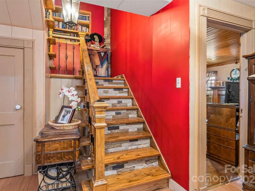 465 South Main Street, Granite Falls, NC 28630.  MLS# CAR4259409, YatesRealty ID 14515. 