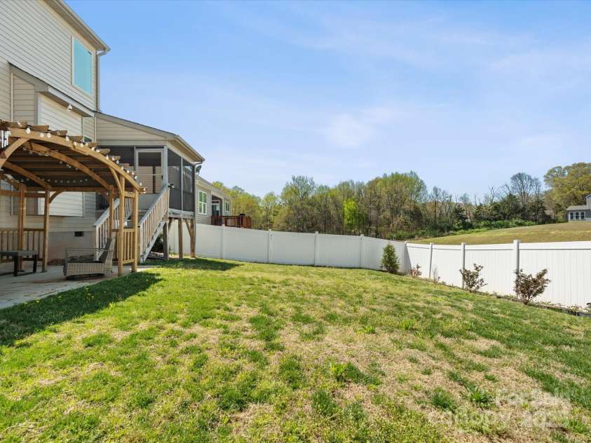 110 Lantern Acres Drive, Mooresville, NC 28115.  MLS# CAR4242068, YatesRealty ID 14516. 