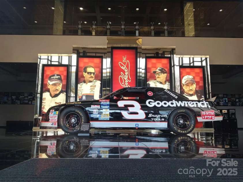 110 Lantern Acres Drive, Mooresville, NC 28115.  MLS# CAR4242068, YatesRealty ID 14516. Dale Earnhardt Inc