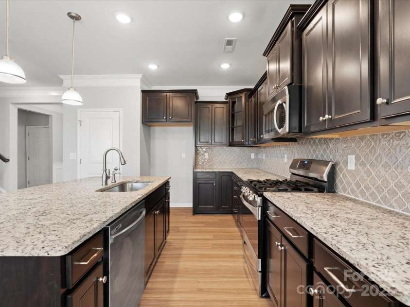 110 Lantern Acres Drive, Mooresville, NC 28115.  MLS# CAR4242068, YatesRealty ID 14516. Kitchen