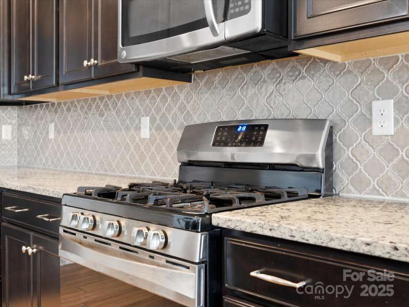110 Lantern Acres Drive, Mooresville, NC 28115.  MLS# CAR4242068, YatesRealty ID 14516. Kitchen - Gas cook top