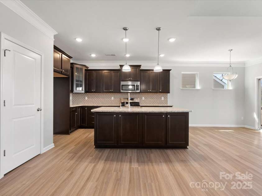 110 Lantern Acres Drive, Mooresville, NC 28115.  MLS# CAR4242068, YatesRealty ID 14516. Kitchen island