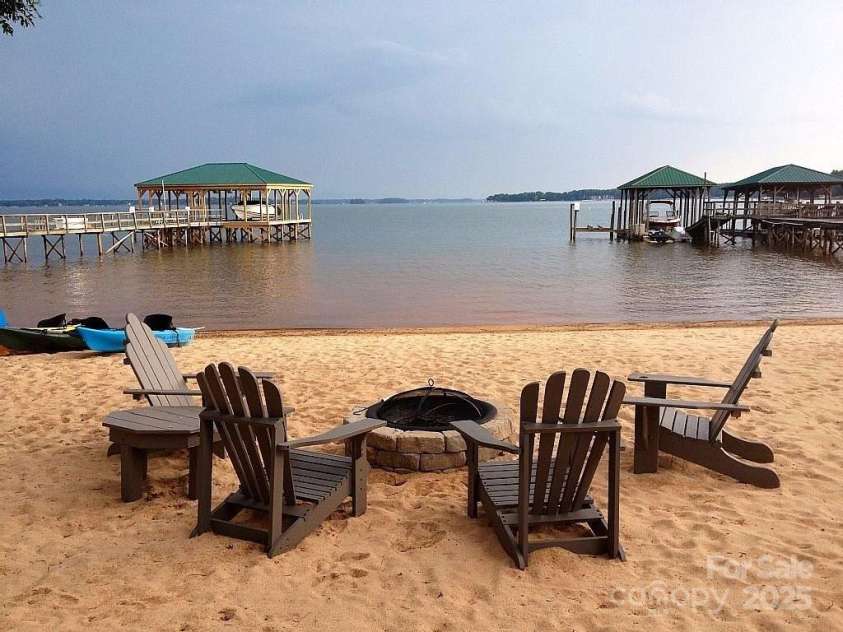 110 Lantern Acres Drive, Mooresville, NC 28115.  MLS# CAR4242068, YatesRealty ID 14516. Lake Norman
