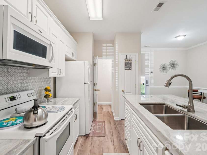 12754 Cross Dale Drive, Huntersville, NC 28078.  MLS# CAR4364808, YatesRealty ID 14516. 