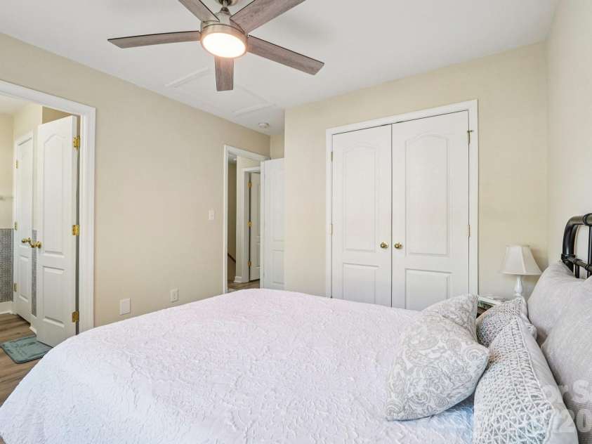 12754 Cross Dale Drive, Huntersville, NC 28078.  MLS# CAR4364808, YatesRealty ID 14516. 