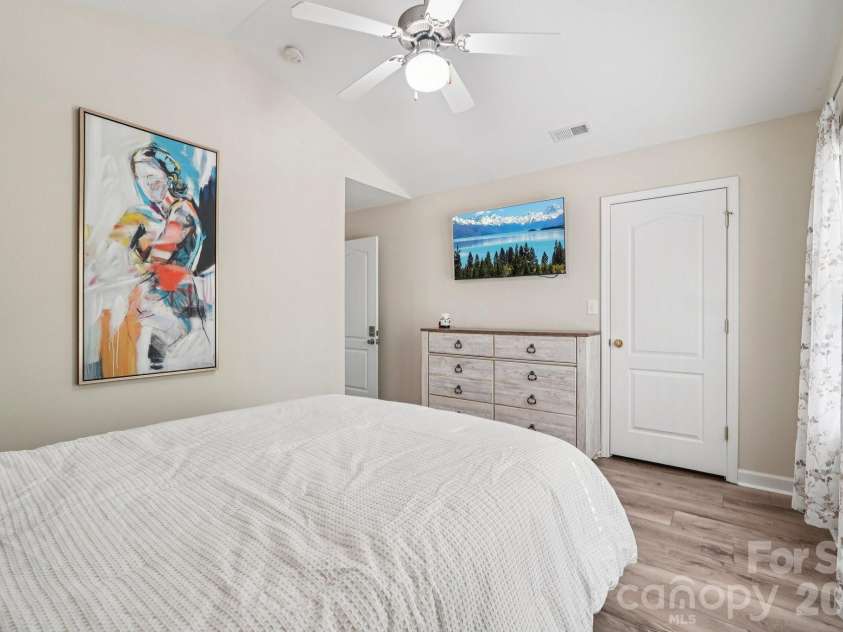 12754 Cross Dale Drive, Huntersville, NC 28078.  MLS# CAR4364808, YatesRealty ID 14516. 