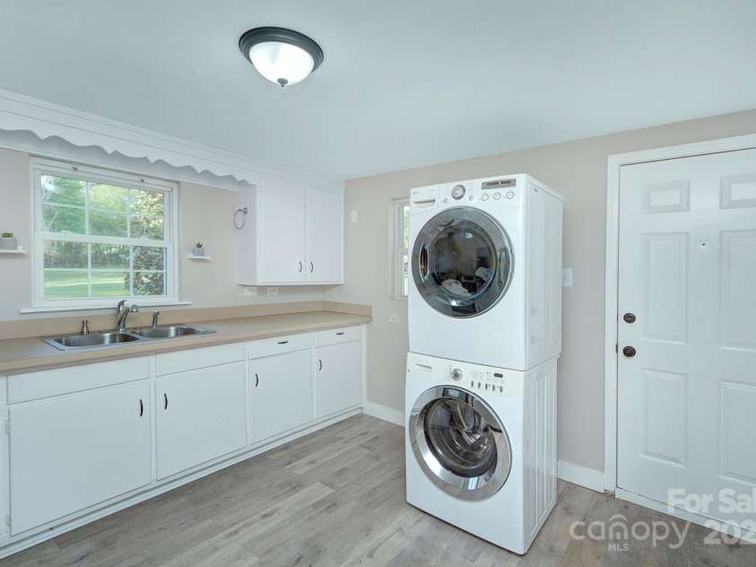 103 Moore Avenue, Mount Holly, NC 28120.  MLS# CAR4245163, YatesRealty ID 14519. 