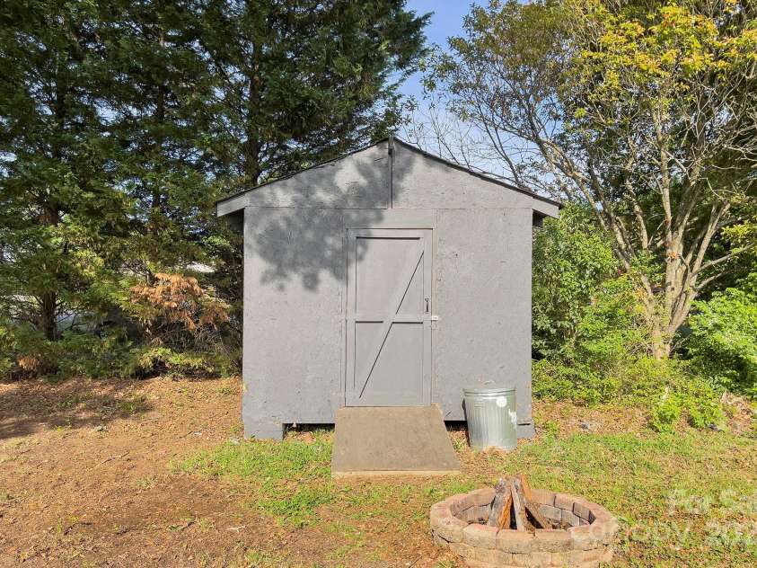 103 Moore Avenue, Mount Holly, NC 28120.  MLS# CAR4245163, YatesRealty ID 14519. 