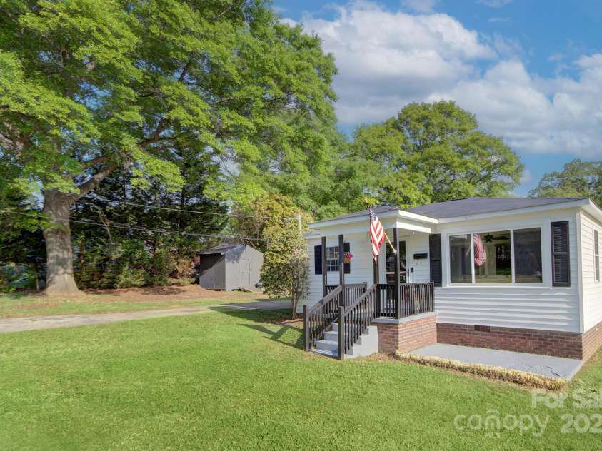 103 Moore Avenue, Mount Holly, NC 28120.  MLS# CAR4245163, YatesRealty ID 14519. 