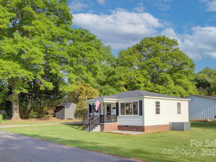 103 Moore Avenue, Mount Holly, NC 28120.  MLS# CAR4245163, YatesRealty ID 14519. 