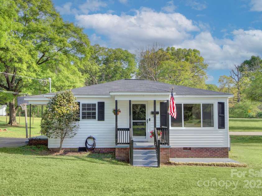 103 Moore Avenue, Mount Holly, NC 28120.  MLS# CAR4245163, YatesRealty ID 14519. Welcome Home!