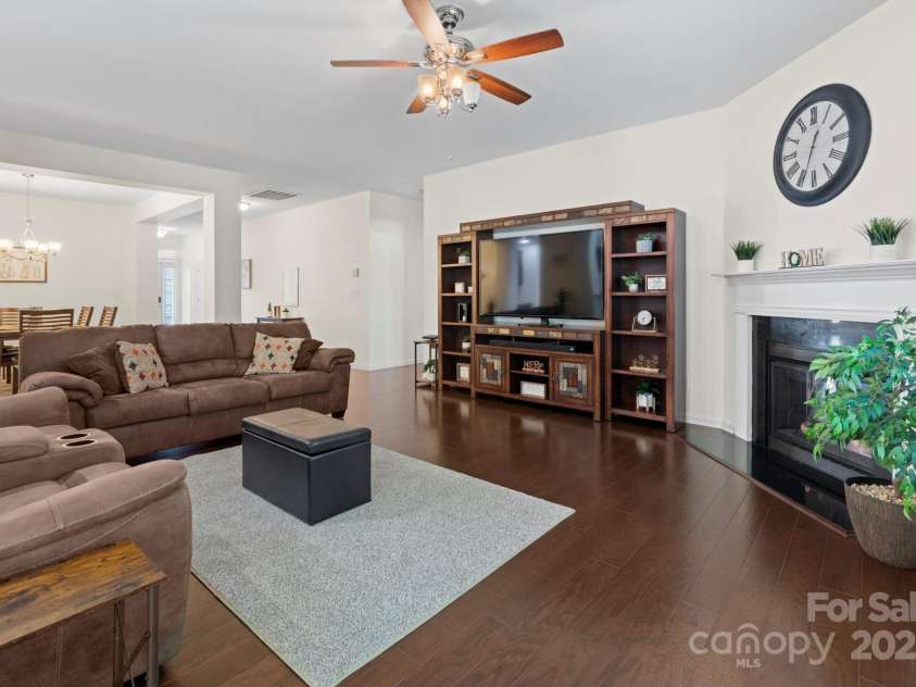 286 Mallard Head Drive, Rock Hill, SC 29732.  MLS# CAR4259930, YatesRealty ID 14520. Living Room