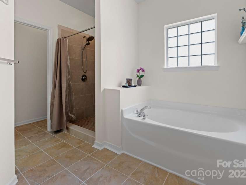 286 Mallard Head Drive, Rock Hill, SC 29732.  MLS# CAR4259930, YatesRealty ID 14520. Primary Bath w/upgraded Tile Shower