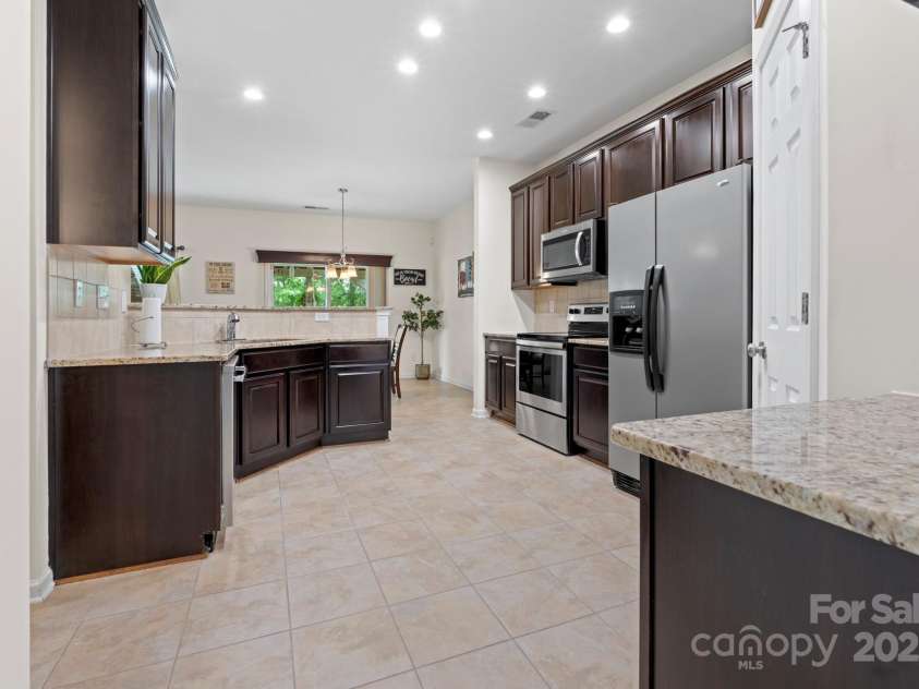 286 Mallard Head Drive, Rock Hill, SC 29732.  MLS# CAR4259930, YatesRealty ID 14520. Stainless Steel Appliances