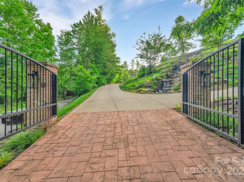 26 Bonnies Cove Trail, Mills River, NC 28759.  MLS# CAR4251070, YatesRealty ID 14521. 