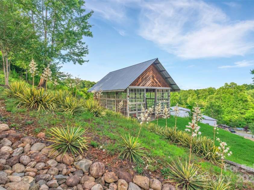 26 Bonnies Cove Trail, Mills River, NC 28759.  MLS# CAR4251070, YatesRealty ID 14521. 