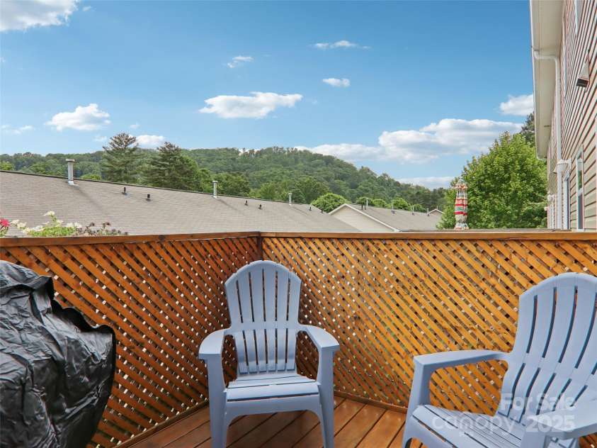 198 Alpine Ridge Drive, Asheville, NC 28806.  MLS# CAR4259639, YatesRealty ID 14522. 