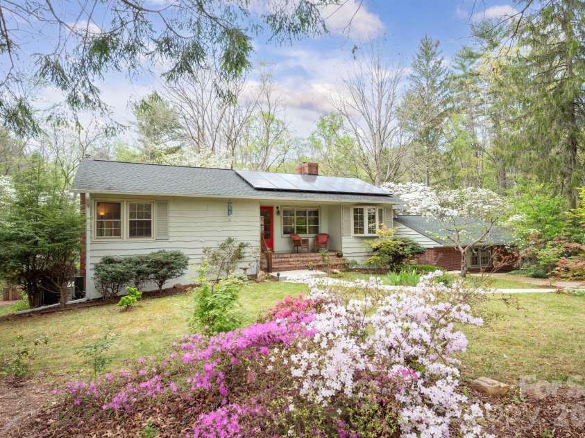 50 Rainbow Ridge Road, Swannanoa, NC 28778.  MLS# CAR4368868, YatesRealty ID 14522. 50 Rainbow Ridge