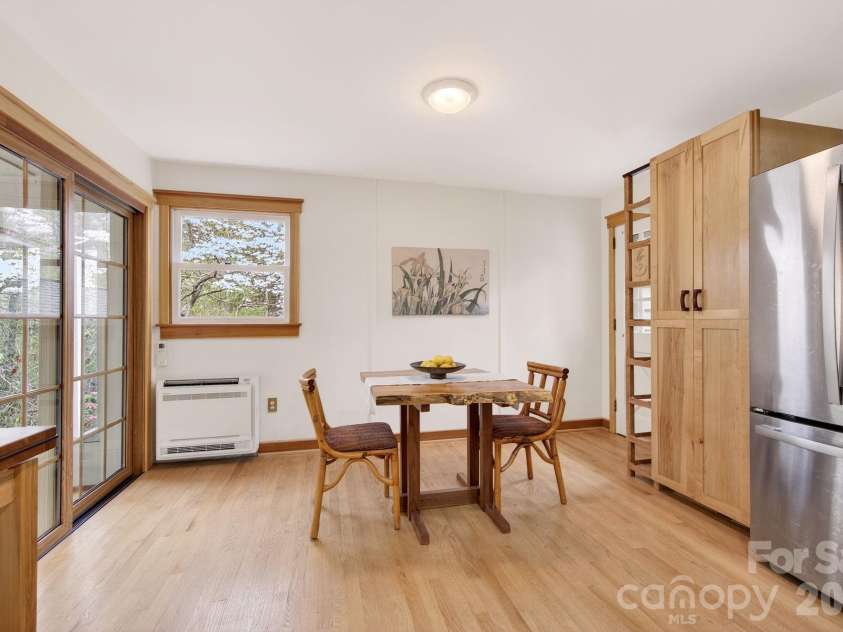 50 Rainbow Ridge Road, Swannanoa, NC 28778.  MLS# CAR4368868, YatesRealty ID 14522. Multiple Dining Spaces